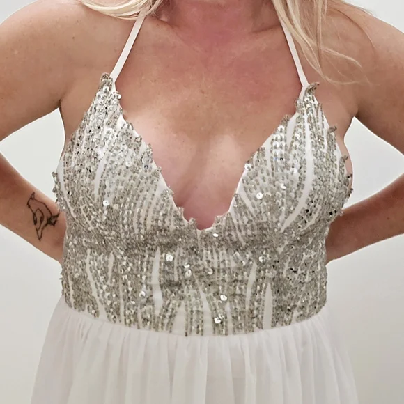 WEDDING DRESS - Picture 2 of 7